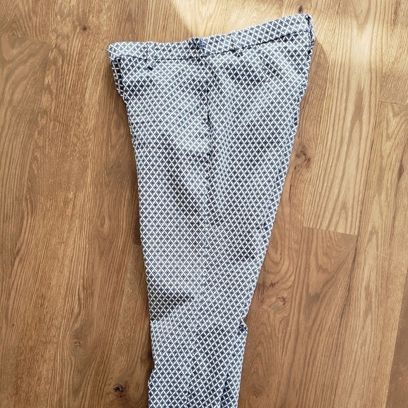 H&M ankle pants. - Picture 2 of 6
